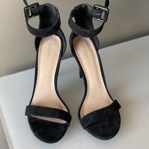 Forever21 black velvet heels